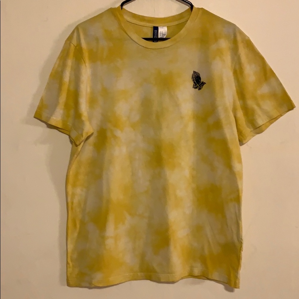 DIVIDED H & M yellow tie dye tee shirt size M.